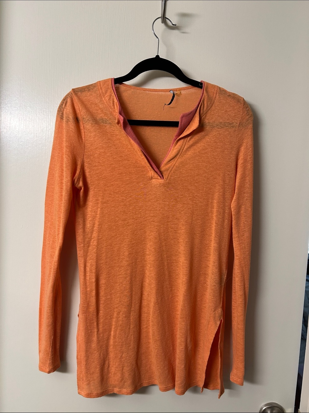 Ellie Tahari Women's Long Sleeve Orange V-Neck Top With Dusty Rose Trim At Neck